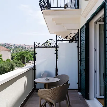 Kogo * Hvar Town
