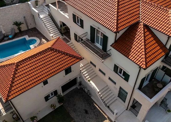 Kogo Daire Hvar Town