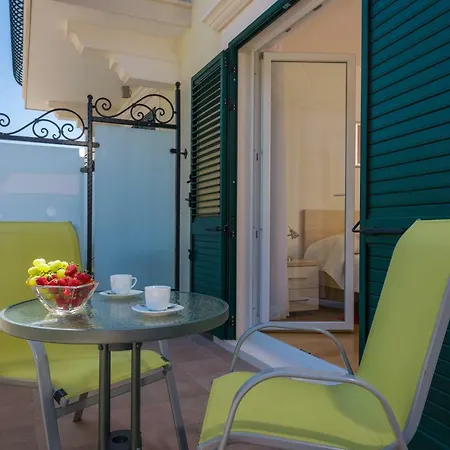 Kogo * Hvar Town